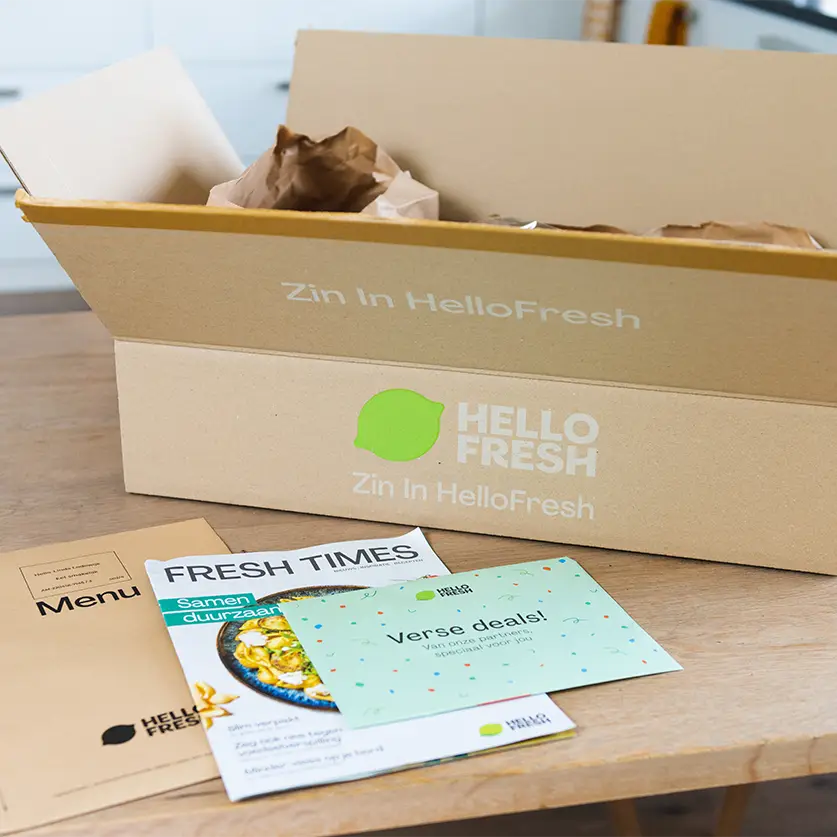 HelloFresh maaltijdbox met menukaart op tafel