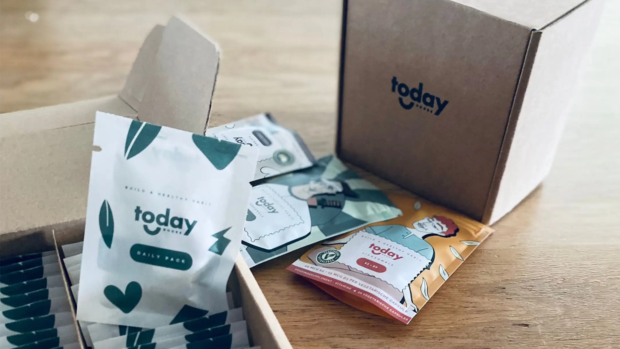Doosje met zakjes vol vitamines en supplementen van Today.rocks